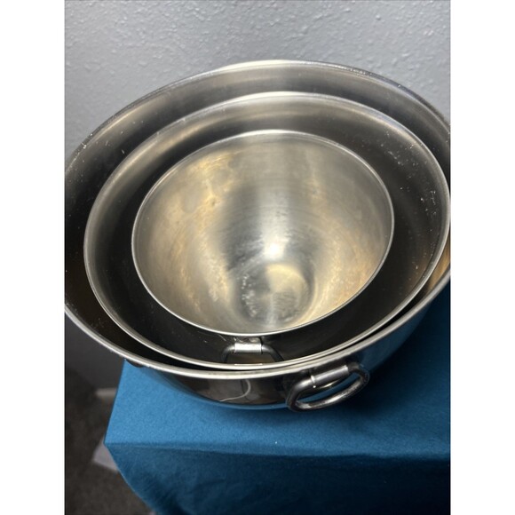 Nesting Mixing Bowls Set of 3 Metal with thumb rings 8”, 7” & 5.5” - Picture 8 of 16